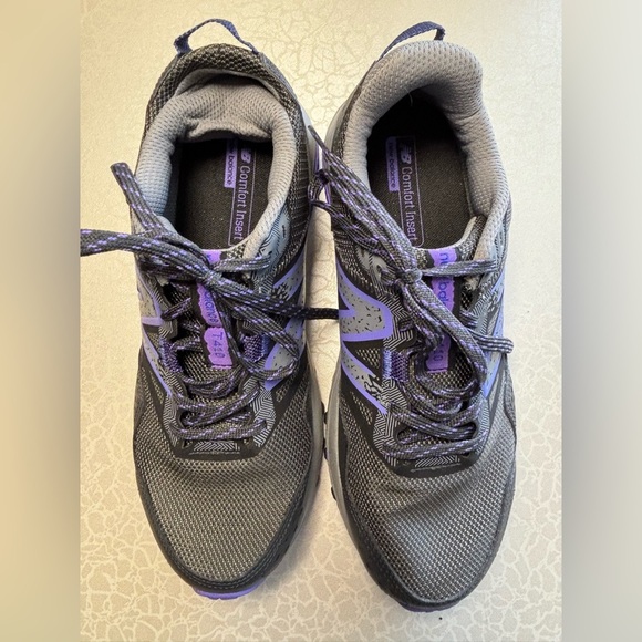 New Balance | Women's 410 V8 Trail Running Shoe. Size: 9 - Picture 2 of 15